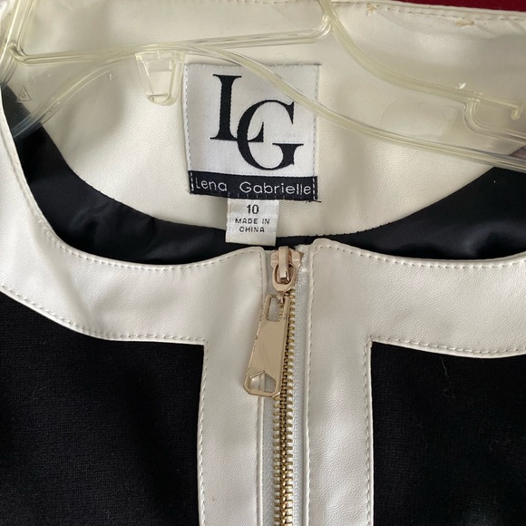 LG Black and White Women's Blazer
NEW SIZE 10 - Picture 5 of 5